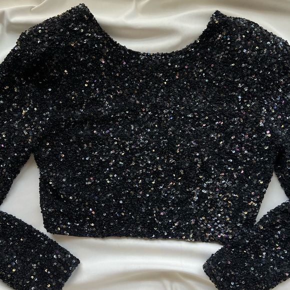 RETROFETE Black Sequince Rain Top ✨🪩 - Picture 8 of 8